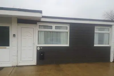 Lovely chalet in the Isle of Wight, sleeps 6 ref 97009s