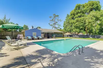 Image de 2 Mi to Manatees: Homosassa Home w/ Lanai!