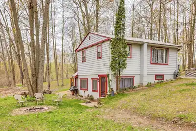 Image de Walk to Gray Lake: Pet-Friendly Cottage