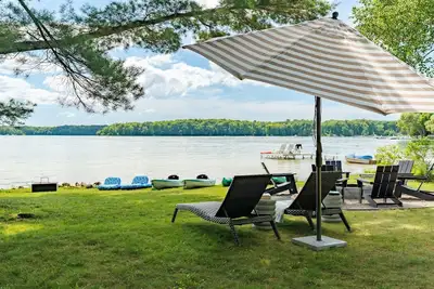 Image de Sandy Lakefront | Sunsets | Deck | Dock | Kayaks