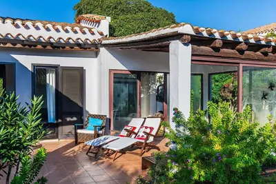 Image de Villa '12' avec terrasse privée, Wi-Fi et climatisation