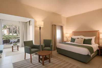 Image de Unwind at the Spa, Swim All Day, Explore Soho Nights & Beach Calm
