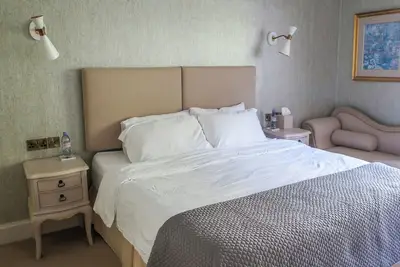 Image de Room in 120-year-old country retreat, ideal for adventurers