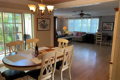 Image de Upscale area walking distance to intercoastal