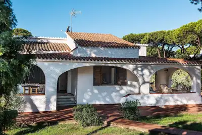 Villa 'Lantana' avec terrasse privée, Wi-Fi et climatisation