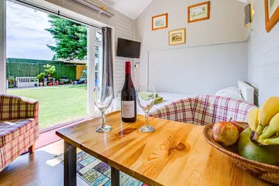 Image de Charming Self Contained Garden Studio UpperBeeding