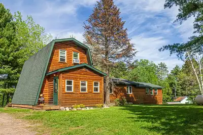 Image de Spacious 5-bedroom house in serene Clam Lake with WiFi