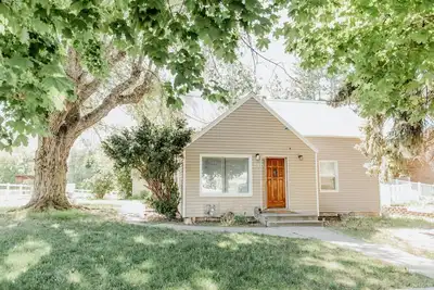 Image de Cozy Home: Near Lake, Trails & Logan, Free Paddleboards! Dog Friendly