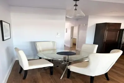 Image de Beautiful Water Front fully furnished apartment.