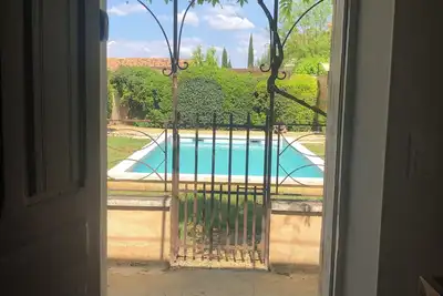 Image de Maison de village avec piscine privé barbecue au calme idéale pour les familles.