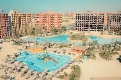 Image de Vue sur la piscine du Porto Golf Marina par Best of Bedz