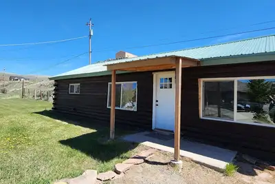 Image de Charming little cabin with sleeping loft in superb Kemmerer with WiFi