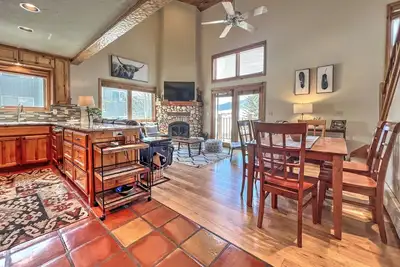 Image de At-home 3-bedroom, Two Car Garage, On Shuttle Route