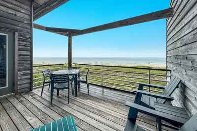 Image de Beachfront | Walk to FloraBama | 2 Pools | 2 Boat Docks w/Slips | My Beach Getaways