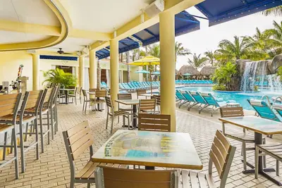 Image de Always a Great Idea To Unwind! 4 Partial Ocean King Units, Pool, Beachfront!