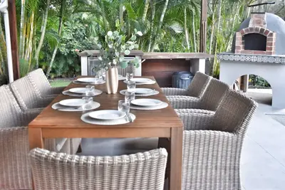 Image de Huge Hidden Hinterland Estate