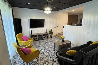 Vintage Style 2-bedroom 2 bath house with Fenced Yard near The Village’s