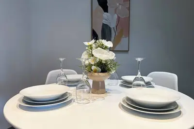 Image de Modern 2 Bedroom Melbourne Apartment – Free Parking!