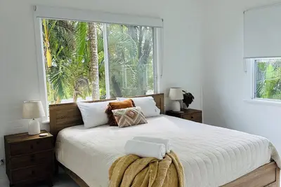Image de Charming 3-bedroom country-coastal home with WiFi & Ac