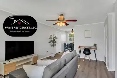 Image de 5 Min to Fort Sill Military Base! -Free Hulu/Disney+ Fully equipped Kitchen