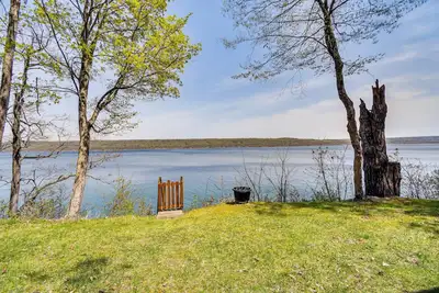 Image de < 1 Mi to State Park: Trumansburg Cottage w/ Deck!
