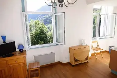 Image de Studio cabine avec garage vue sur la montagne