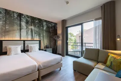 Image de Modern Comfort Close to the City! Indoor Pool and Onsite Dining!