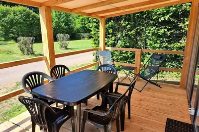 Image de Mobil-home Limousin Premium 32m² (3 ch -6pers) + terrasse couverte + Tv + lave-vaisselle +chiliennes 6 personnes