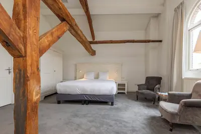 Image de Historic Charm with Modern Comfort and Nearby Shopping! Free Parking, Dining!
