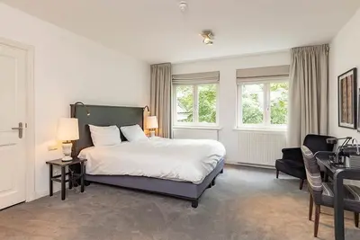 Image de Stay Close to Nature with Free Parking and Dining!
