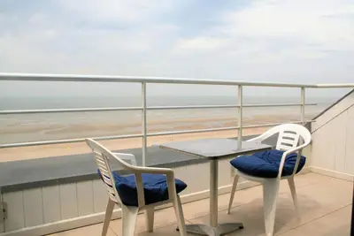 Image de Golden Beach Ii B4 - Appartement confortable de 2 chambres à coucher avec vue sur la mer.
