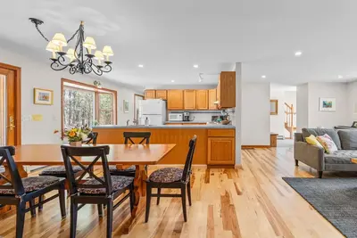 Image de Lovely House 5 Min to Beach with Deck, Grill, Garage