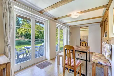 Image de Gray Kate-large apartment for up to 6 people; sep. Sz, kitchen, garden - cottage at the swan pond