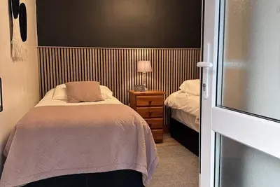 Image de Budget twin en-suite with a private toilet and sink - close to Dublin Airport