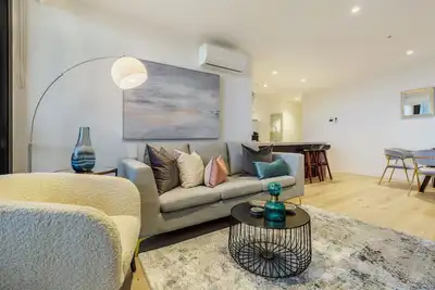 Image de â—¤Sophisticated Designer Condo w City & Bay Viewsâ—˘