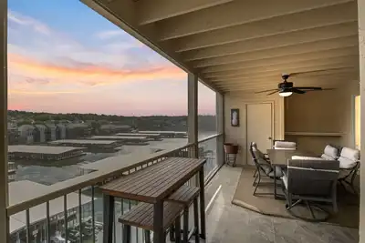 Image de Bristol Breeze - Pool, Views, & Location!