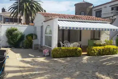 Image de Studio 2, Studio with a view of the canal