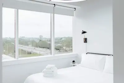 Image de Capitol View Escape – Sleek 2br/2ba in the Heart of Downtown