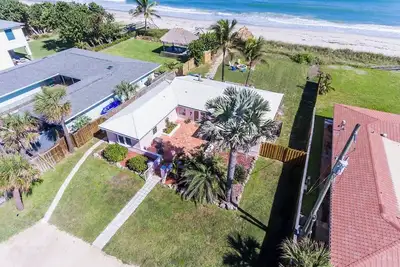 Image de This house is a 2 bedroom(s), 2 bathrooms, located in Indialantic, Fl.