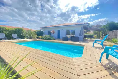 Image de Coup de coeur à Audenge : piscine chauffée, jardin arboré, et table de ping-pong