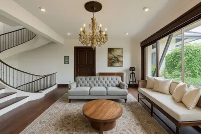 Image de Colonial type 4-bedroom villa in Colombo with WiFi, Ac