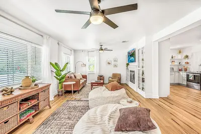 Image de Charming Bohemian style home near Downtown Clermont!
