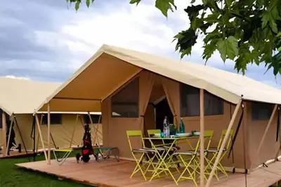 Image de Tente Lodge Cabanon sur pilotis 2 chambres 5 personnes