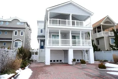 Image de Beachfront Home in Sea Isle with Amazing Ocean Views!