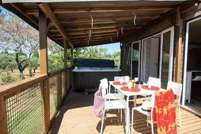 Image de Mobil home Sillans Jacuzzi privé - 32m²  - 2 chambres - Lave-vaisselle + Tv + A/C 4 personnes