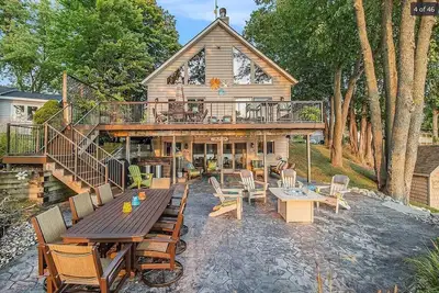 Image de Lake Home w/Hot Tub & Spectacular Outdoor Areas. 3 Bedroom, 3 Bath. Sleeps 8
