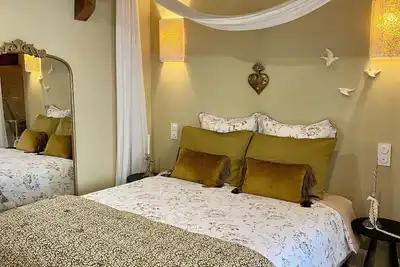 Image de La Suite Drômoise 1809 • Hébergement campagne chic avec baignoire Spa