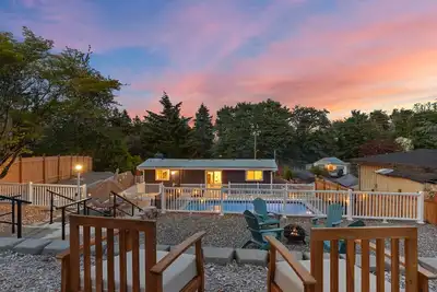 Image de Elegant 4br/3ba Villa • Pool & Resort Perks
