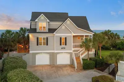 Image de New! The Pinnacle: Oceanfront w/ Tiki Bar & Game Room
