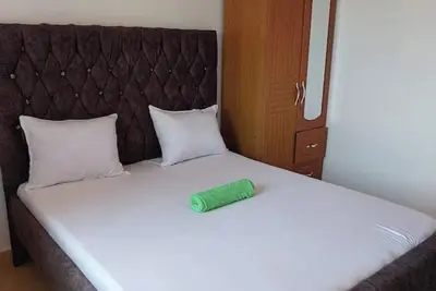 Image de Wake up in this bright 1 Bedroom apartment located right in the heart of Diani.